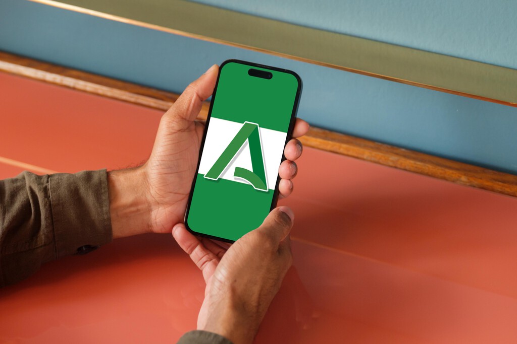 Desde esta semana podremos usar el iPhone como tarjeta sanitaria en Andalucía. Tiene varias funciones y estará disponible en tres apps
