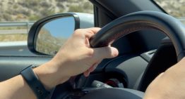 La DGT calcula que puedes ahorrar hasta 500 euros en gasolina. Tu iPhone tiene un par de trucos extra que ellos no cuentan