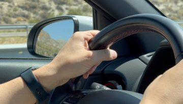 La DGT calcula que puedes ahorrar hasta 500 euros en gasolina. Tu iPhone tiene un par de trucos extra que ellos no cuentan