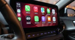 WhatsApp quiere hacerlo mejor en el coche y ya deja ver su nueva app en CarPlay para no tener que pelearnos con Siri