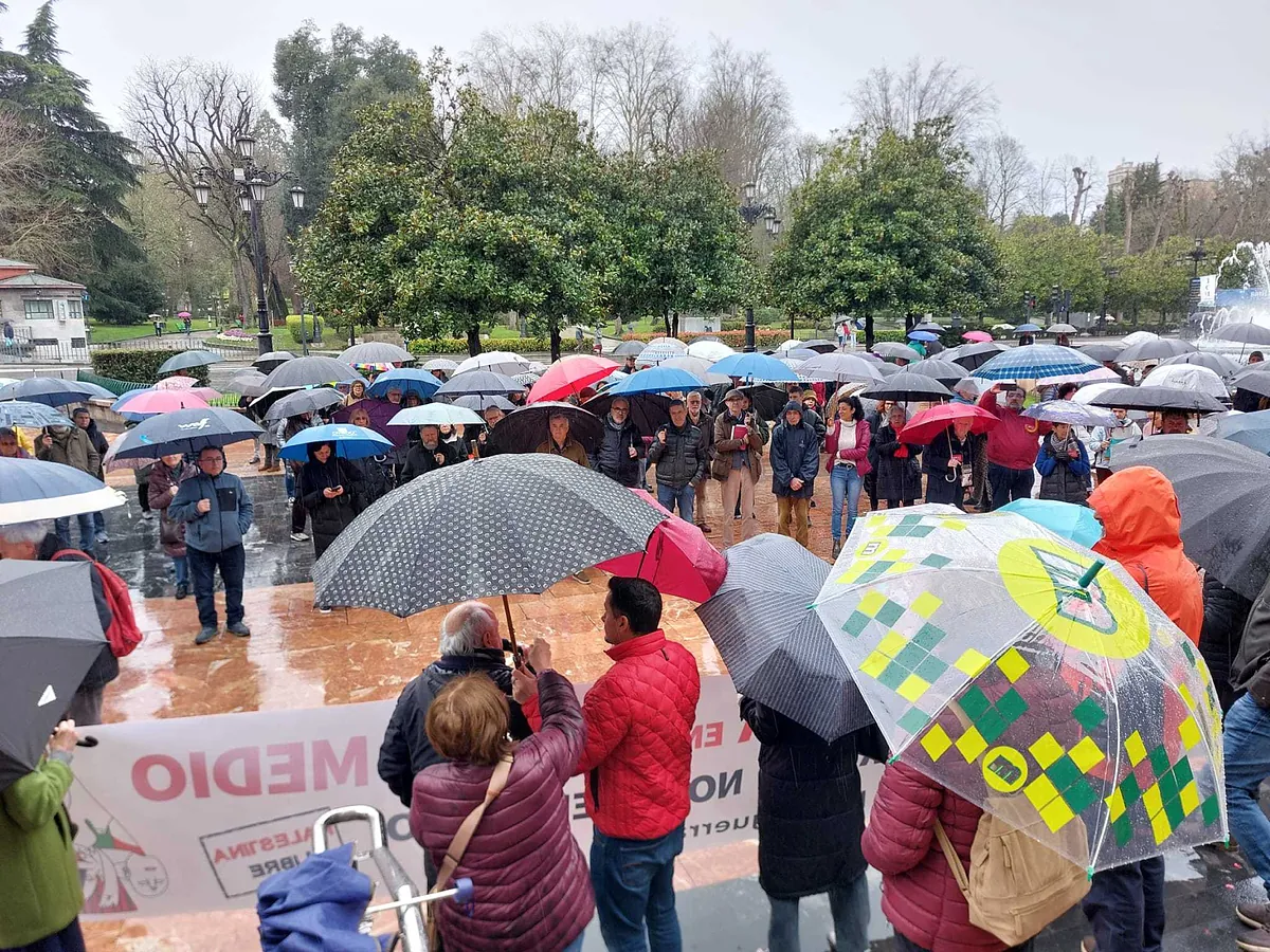 Miles de personas piden 'parar la guerra' en concentraciones y manifestaciones por toda España