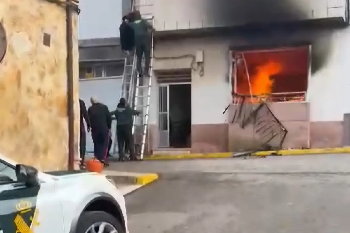Detenido por incendiar el bloque de viviendas donde viven sus padres en Tarazona (Albacete)