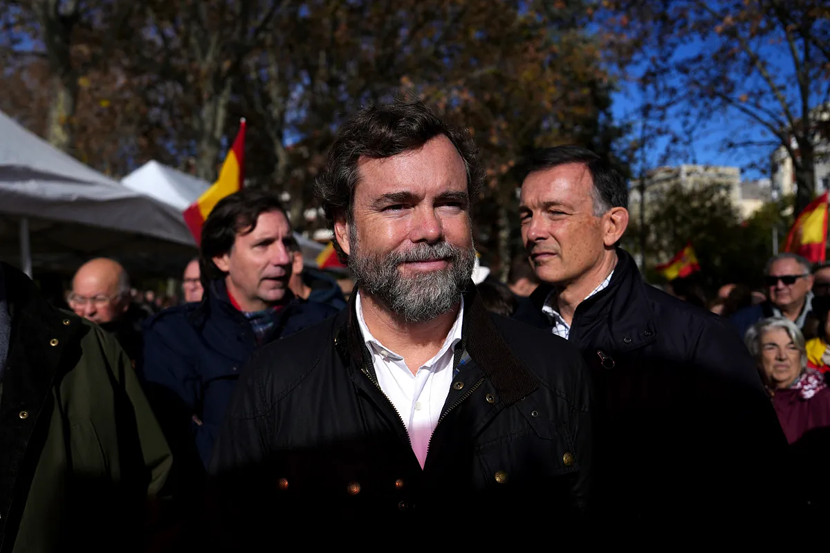 Espinosa, Ortega Smith y una decena de ex dirigentes de Vox piden un congreso extraordinario del partido