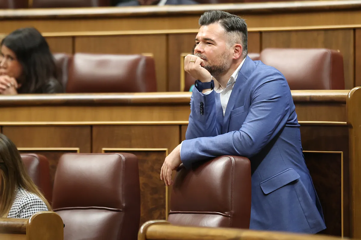 Rufián vuelve a la carga con su frente de izquierdas con un acto con Irene Montero en Barcelona