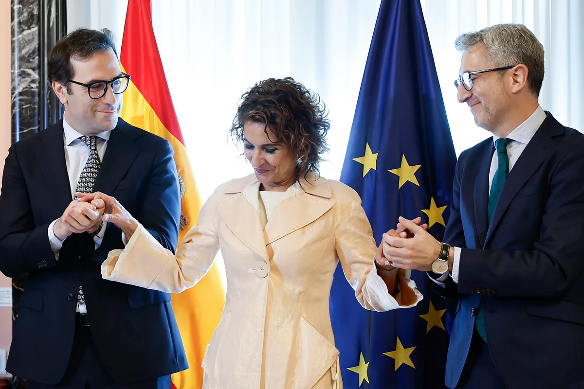 El nuevo ministro Arcadi España asume el modelo de financiación pactado con Junqueras y elude dar fecha para los Presupuestos: «Siento responsabilidad y vértigo»