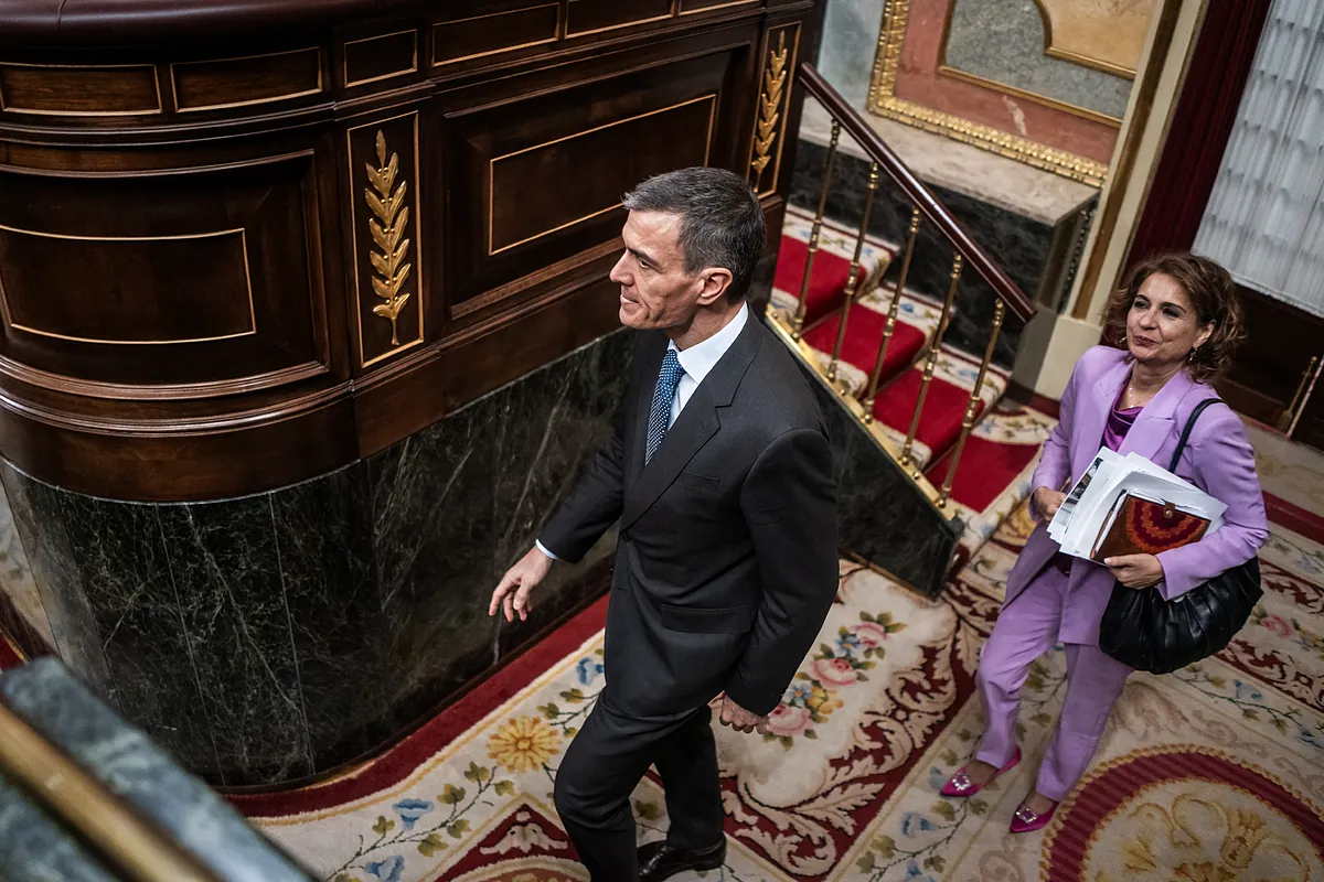 Radiografía de las crisis de Gobierno de Sánchez: limita los cambios, frena los fichajes y los ministros duran más