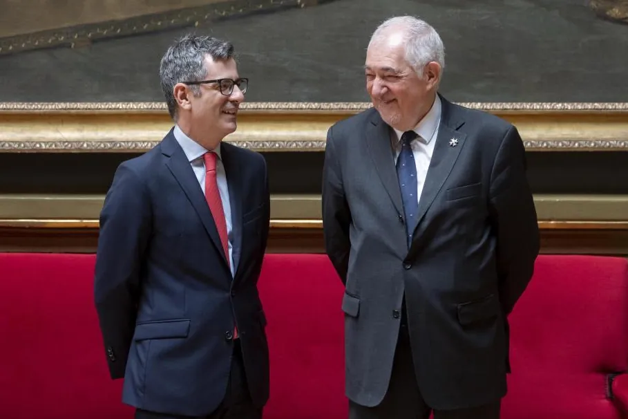 Un magistrado denuncia la «obsequiosa deferencia» del Constitucional con los 'decretazos' de Sánchez