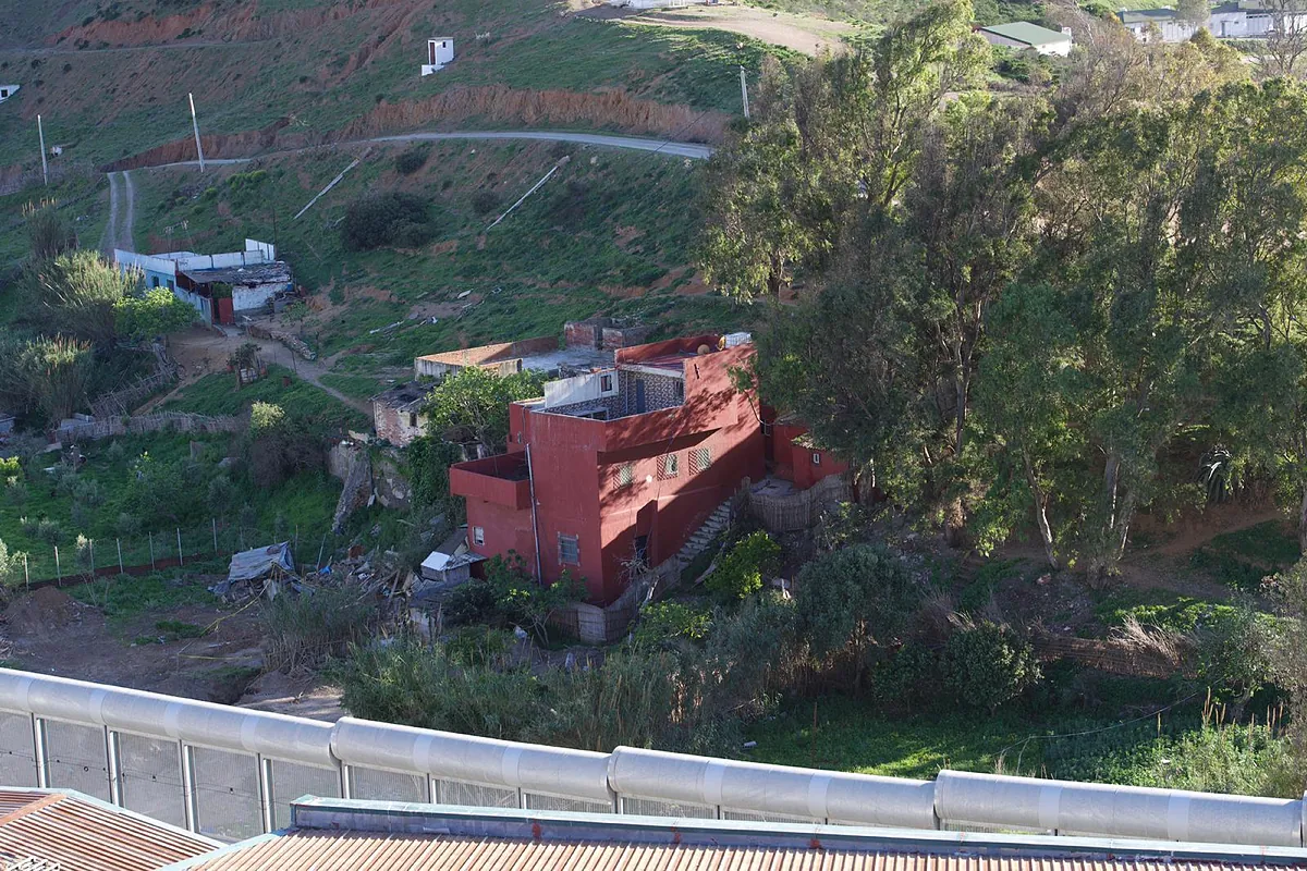 La fiscalía pide prisión para 19 de los 20 detenidos en Ceuta mientras sigue la inspección del túnel del Tarajal