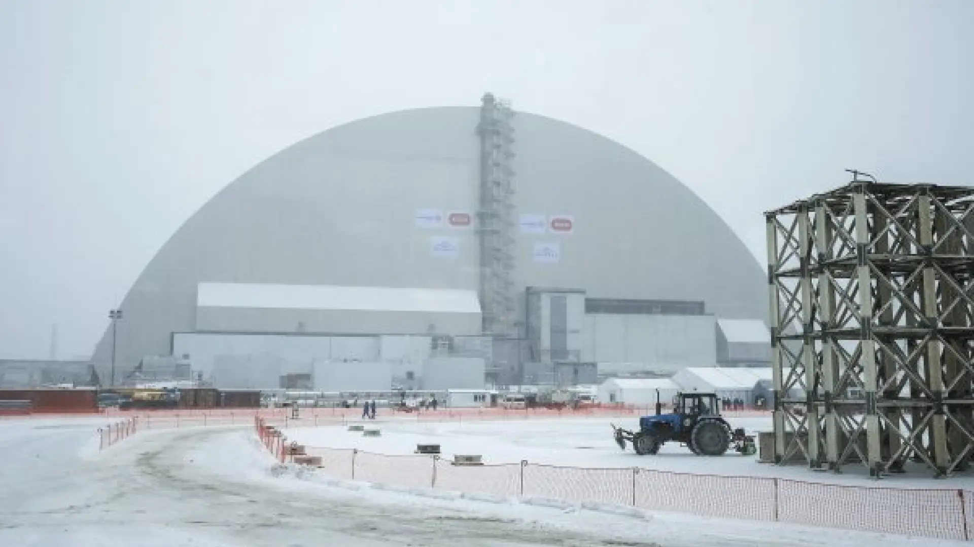 Francia evalúa en 500 millones de euros la restauración del sarcófago de Chernóbil dañado por un dron ruso