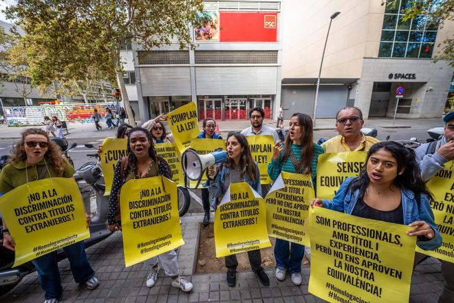 Médicos y enfermeras, los más afectados por el atasco en las homologaciones: más de un año de espera para resolver su expediente