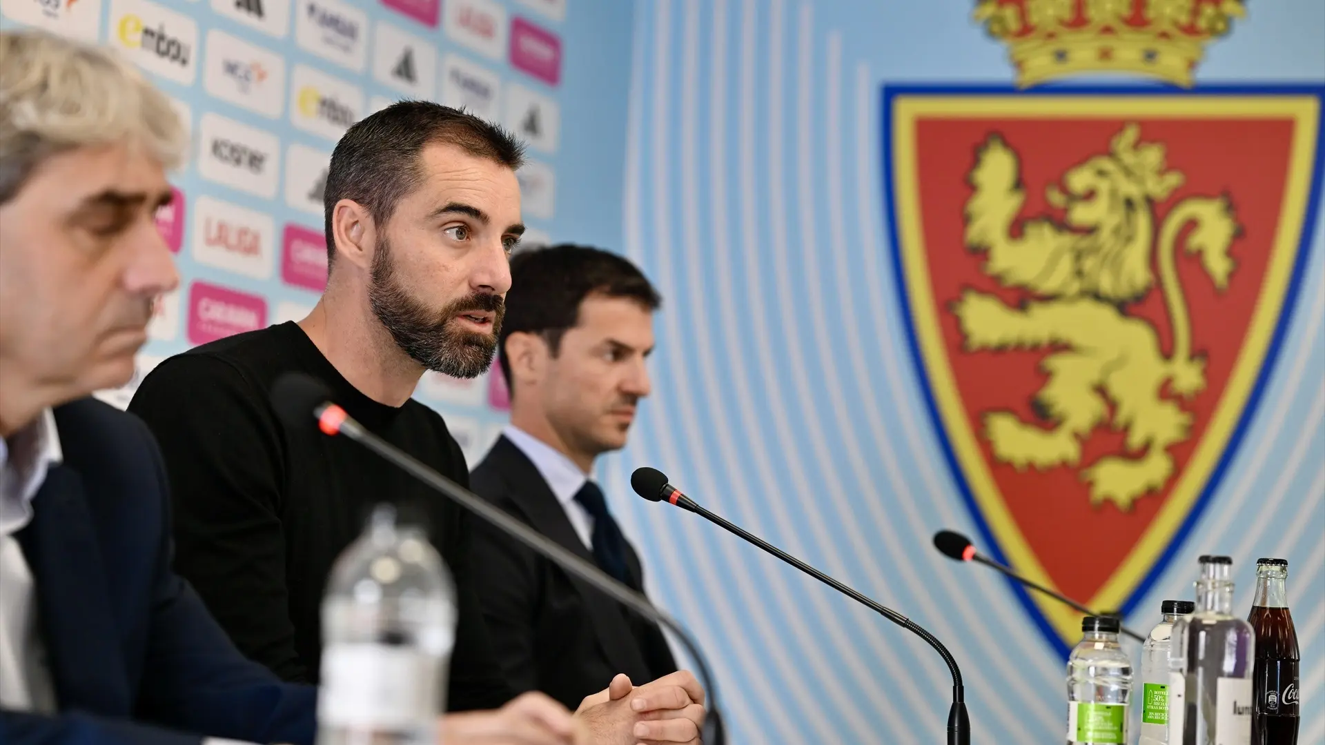 Reacción desesperada del Zaragoza: echa a su entrenador y a su director deportivo para intentar quedarse en Segunda