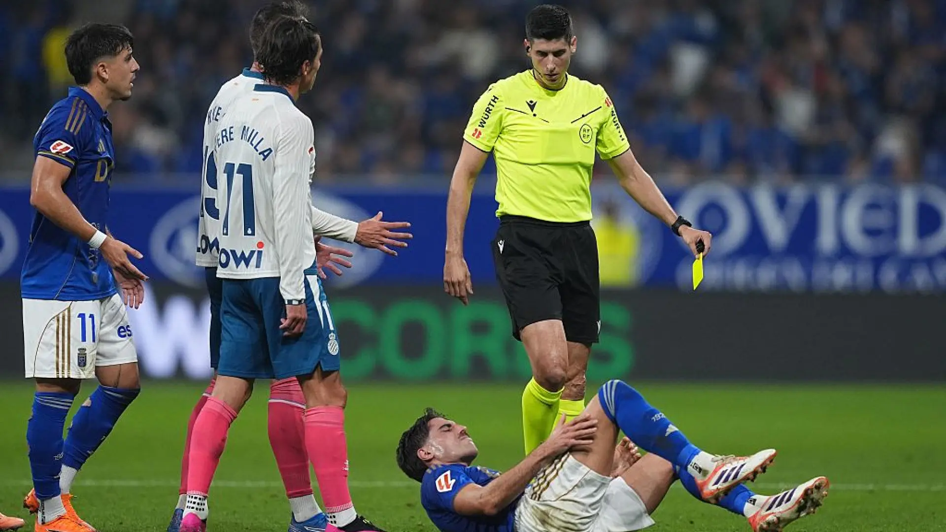 Los árbitros principales del Valencia-Alavés y Espanyol-Oviedo llevarán una microcámara durante el partido