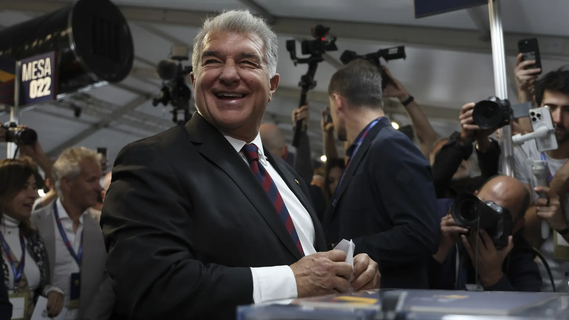 Joan Laporta arrasa en las elecciones del Barça y es reelegido como presidente