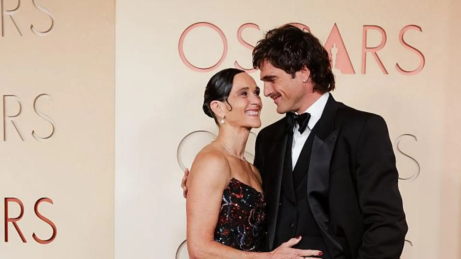 La historia de superación de la madre de Jacob Elordi, el actor de moda de origen vasco: «Es la mejor persona que he conocido»