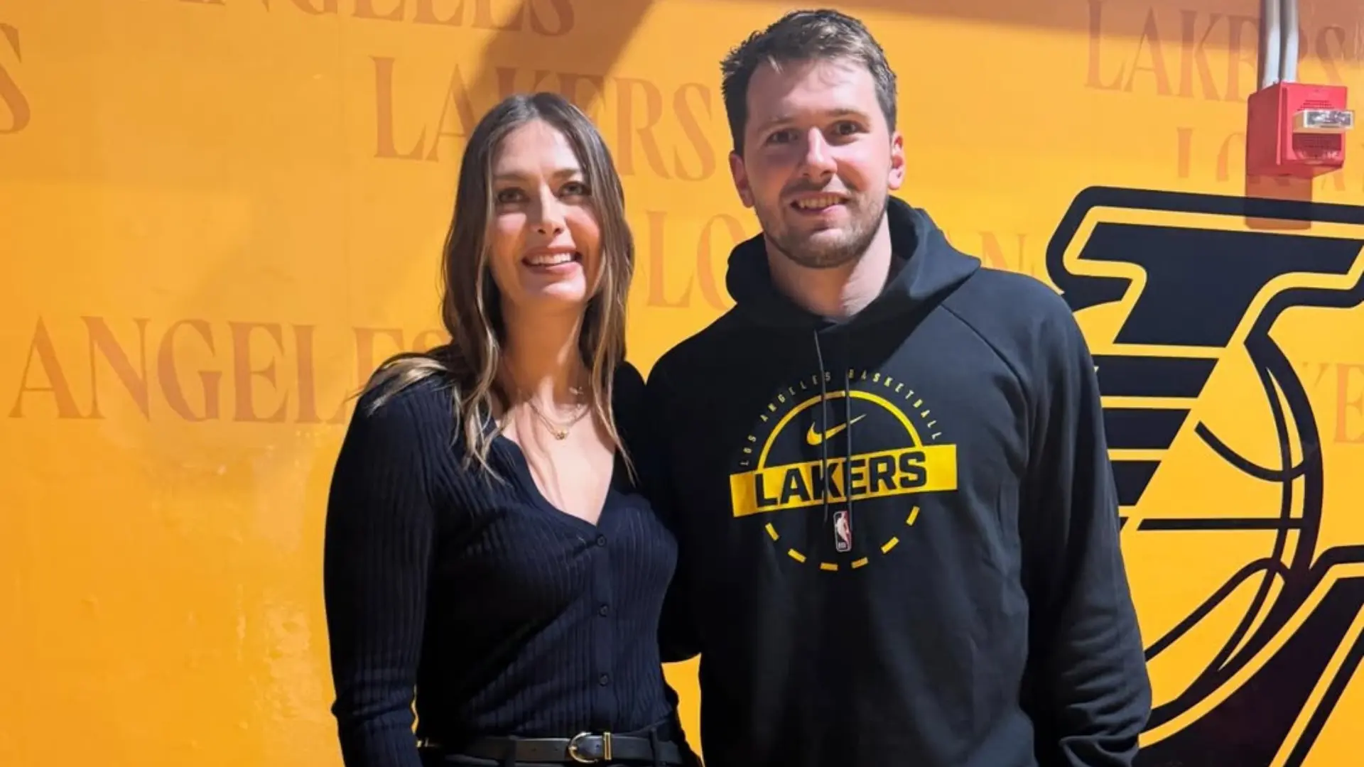 María Sharapova reaparece en la NBA posando con Luka Doncic: «Después de tantos años, elegí un buen evento para asistir»