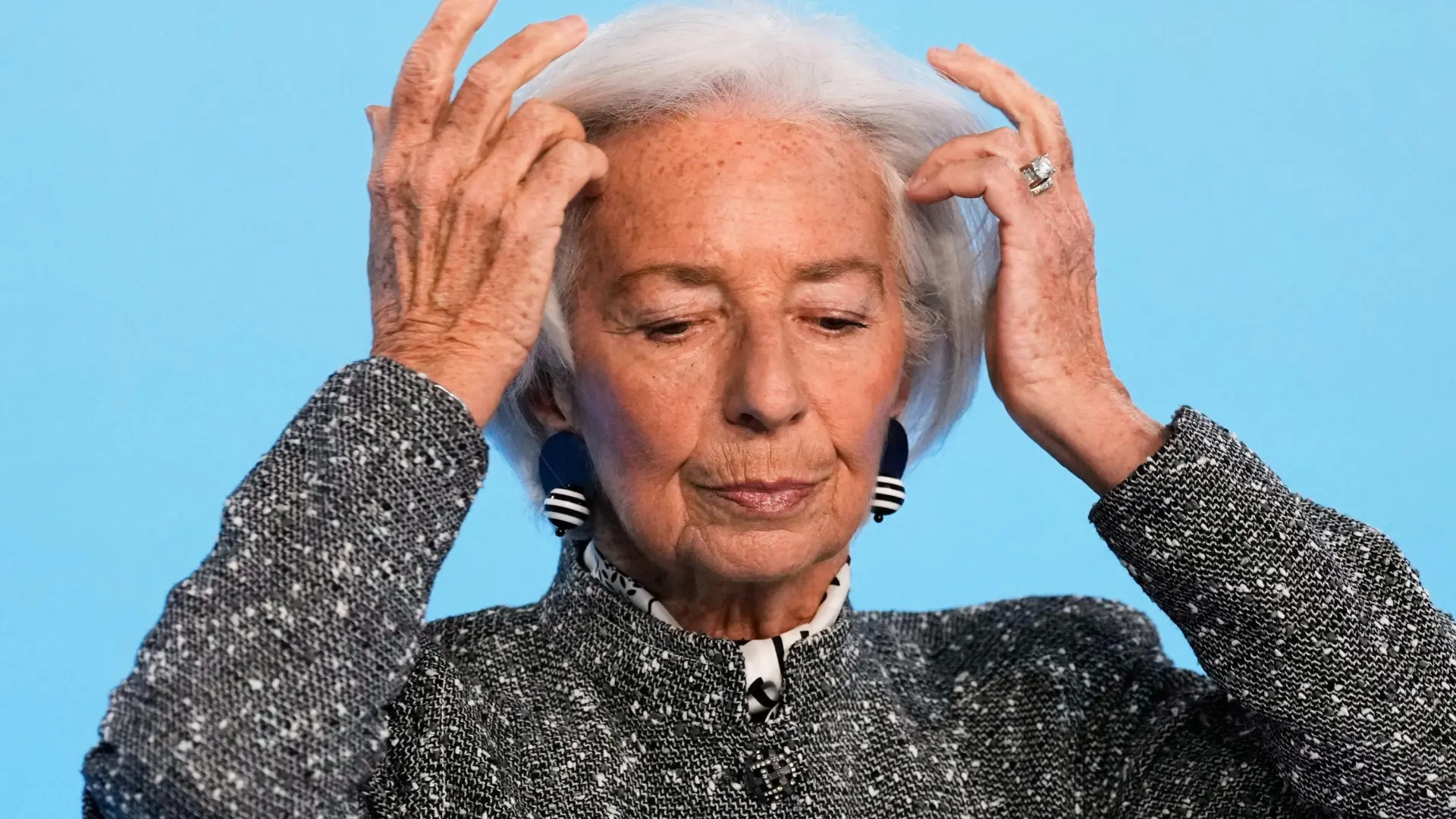 Lagarde lanza un mensaje de calma: «Hemos aprendido en estos cuatro años de la guerra en Ucrania y estamos más atentos a los riesgos»