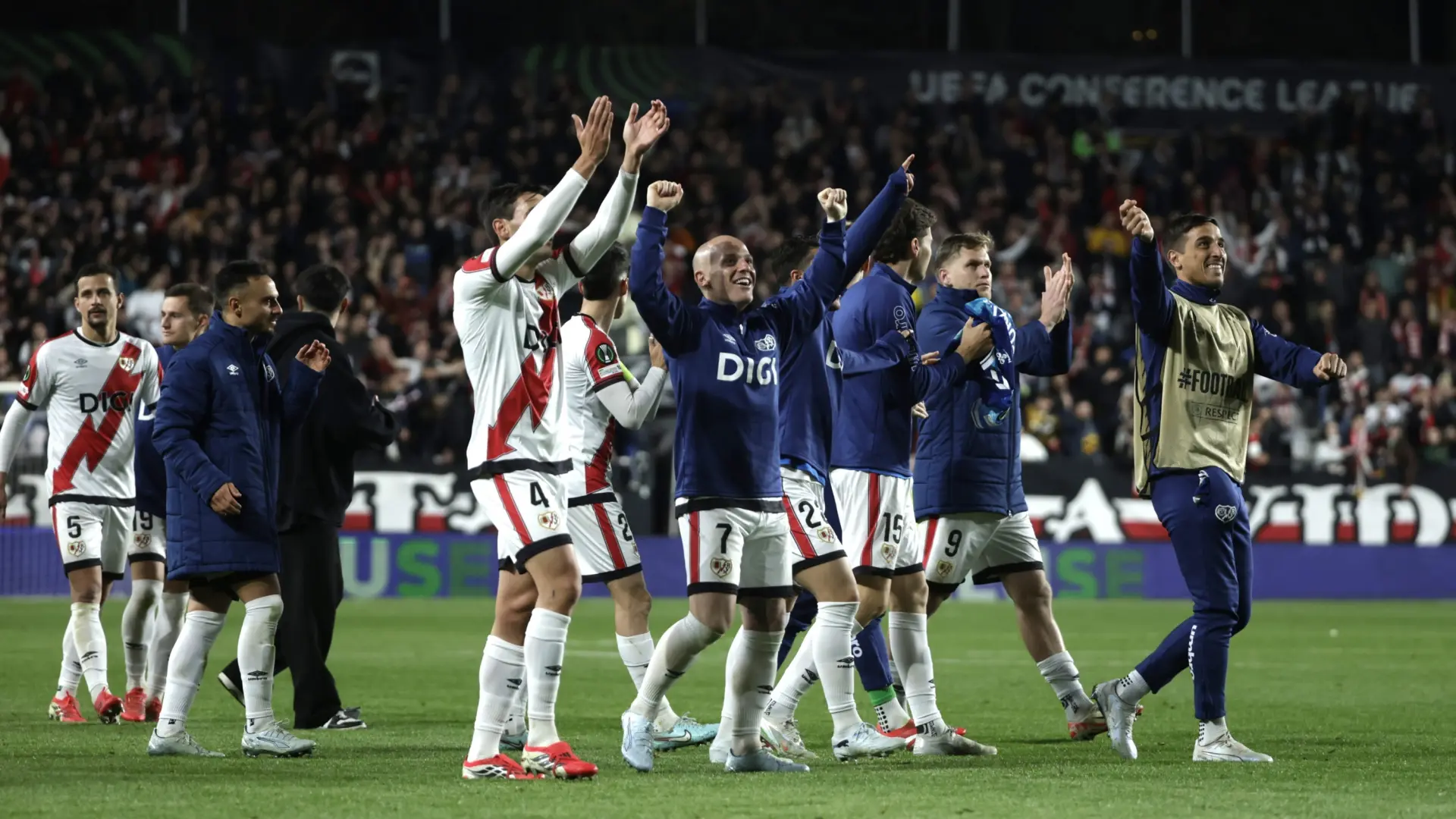 El Rayo resiste el asedio del Samsunspor y vuelve 25 años después a unos cuartos de final en Europa