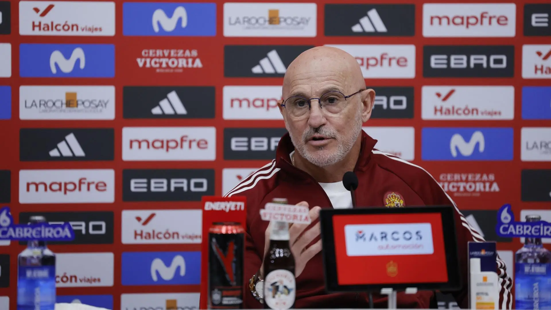 De la Fuente: «Era momento de tener cuatro porteros, se tiene que descartar uno para el Mundial, pensaremos en quién será»