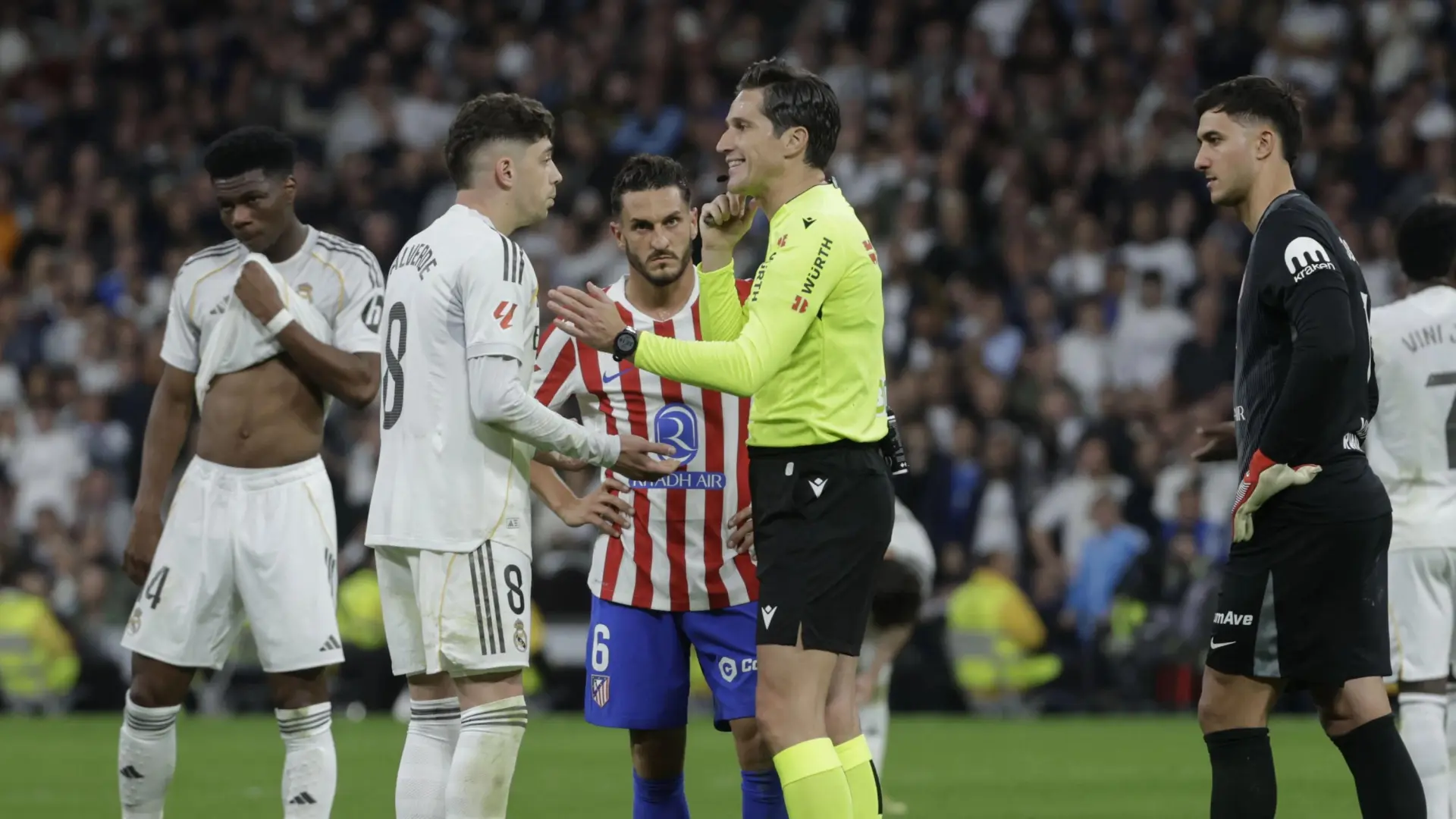 Un partido de sanción para Fede Valverde por su expulsión en el derbi