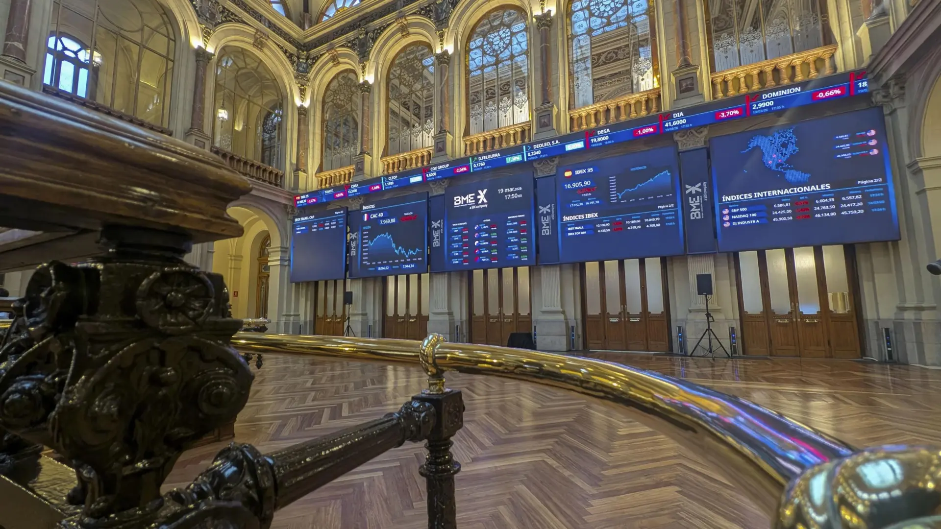 Trump calma a los mercados: el petróleo se desploma y las bolsas rebotan