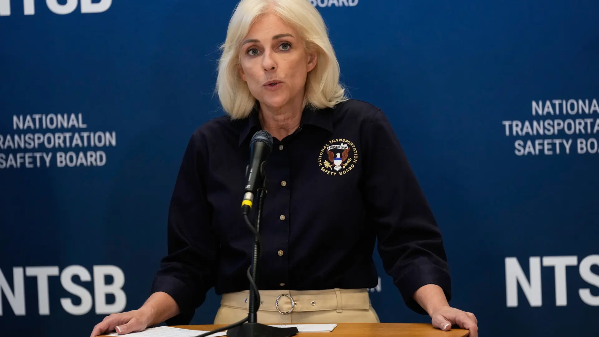 Recuperan la caja negra del avión que colisionó en Nueva York con un camión de bomberos