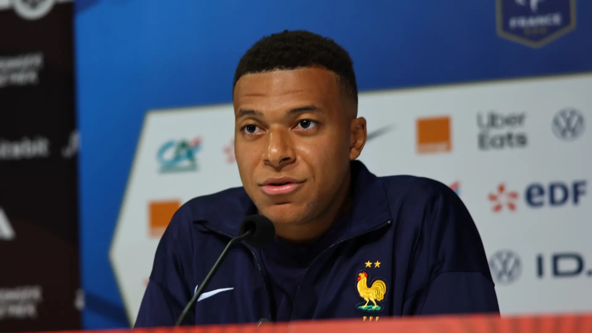 Kylian Mbappé da la cara: «La información de que en el Real Madrid me examinaron la rodilla equivocada no es cierta»
