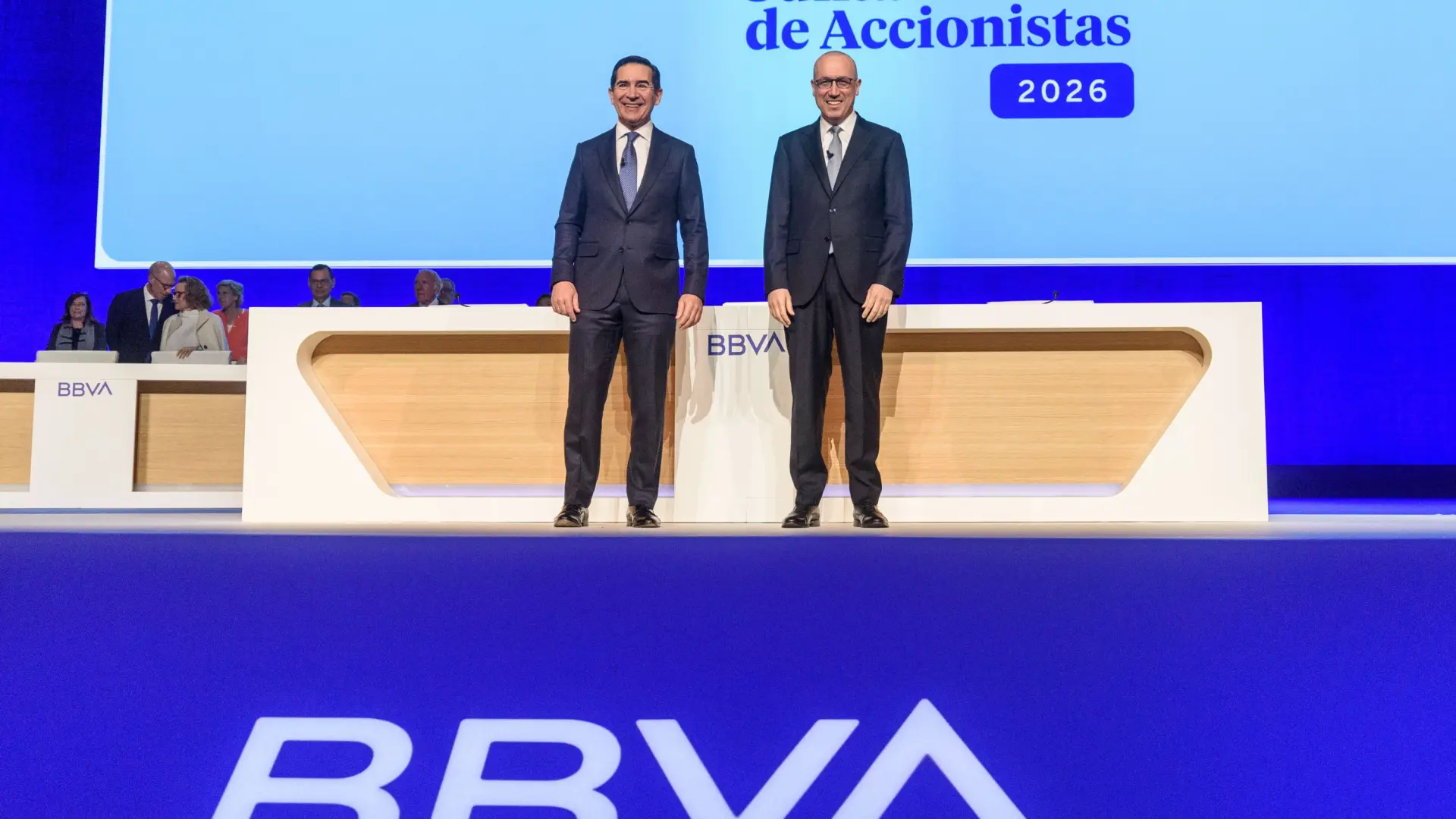 La gran banca española se compromete con los accionistas a mantener beneficios récord pese a la situación en Irán