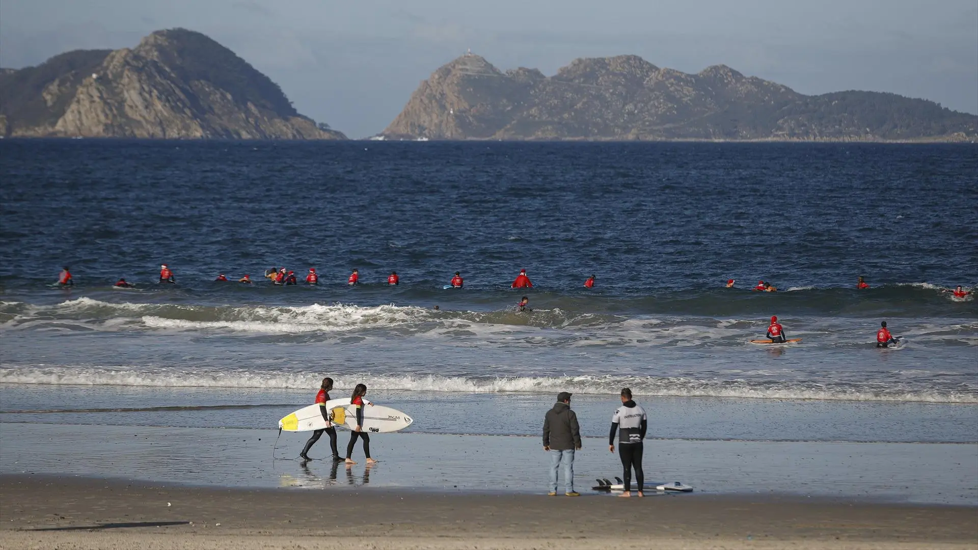 Muere un surfista de 63 años en una playa de Pontevedra