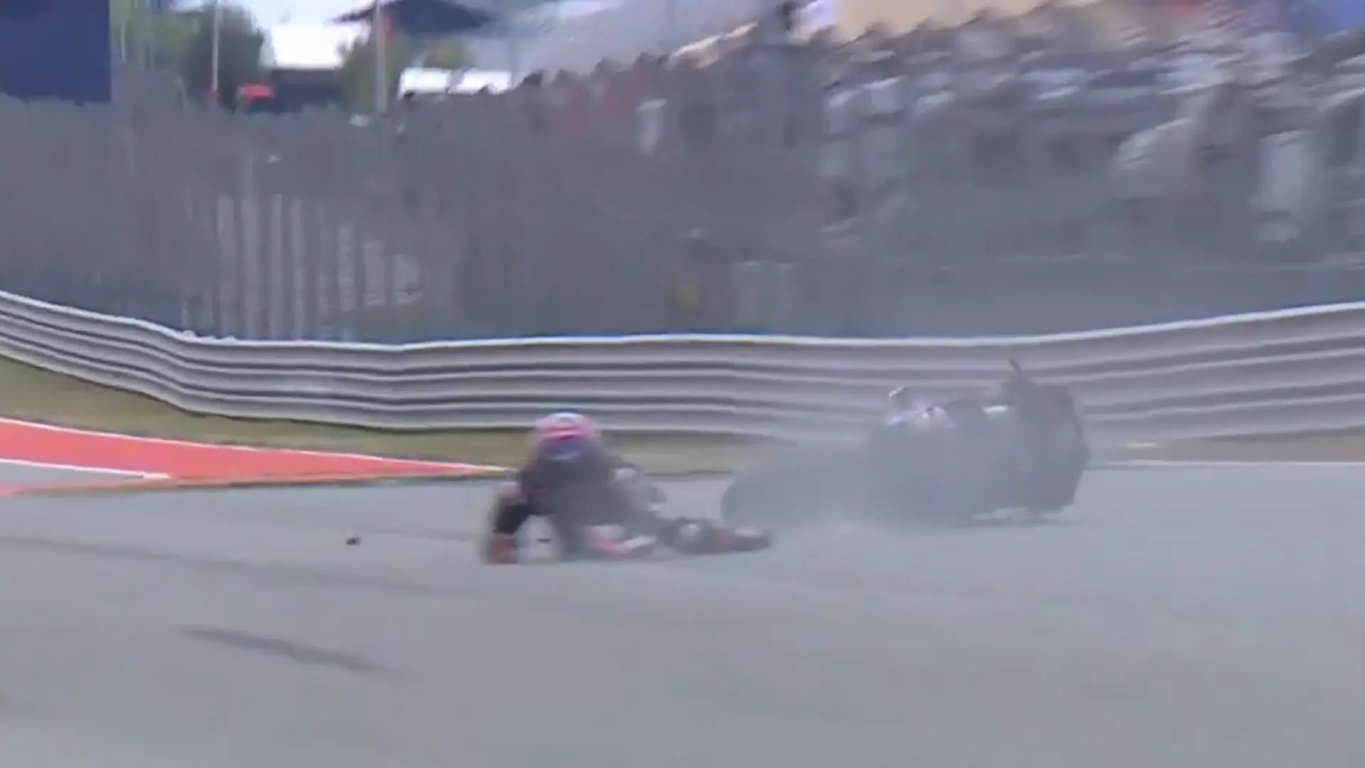 La dura caída de Jorge Martín al celebrar su victoria en la sprint de Austin