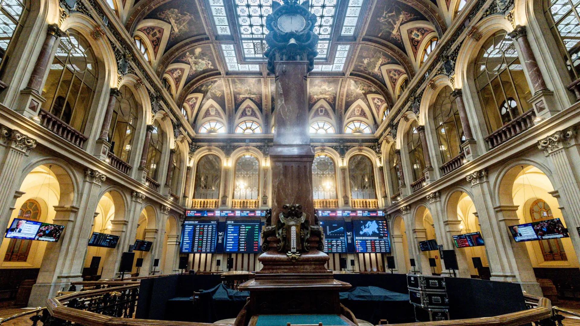 Las bolsas europeas recuperan terreno y el petróleo se dispara por el temor a una guerra larga en Irán