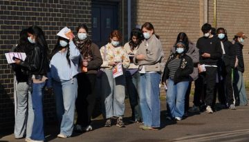 ¿Debe preocupar el brote «explosivo» de meningitis en Reino Unido? «Las farmacias están desbordadas»