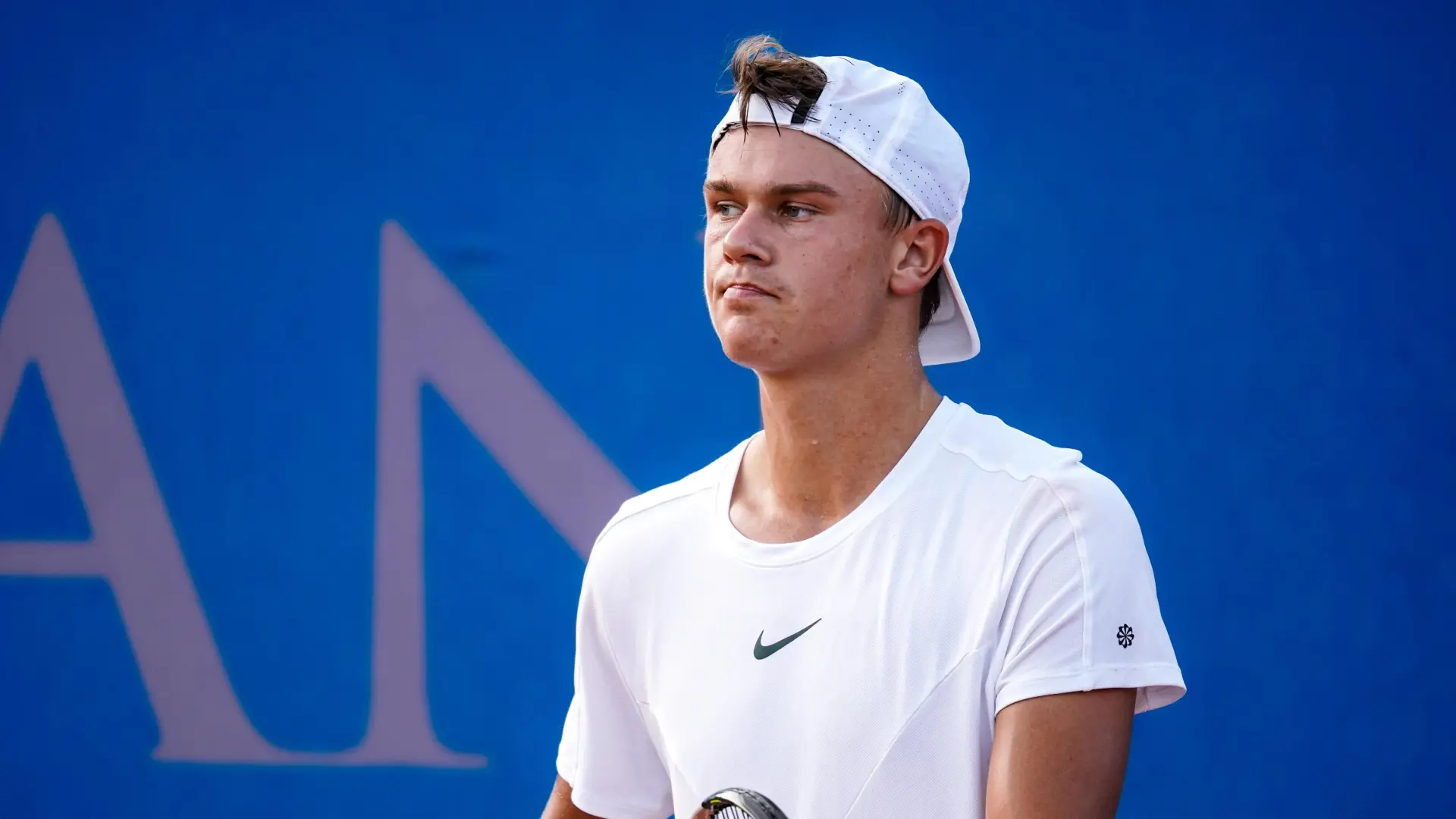 La madre de Holger Rune desvela la noche de terror del tenista atrapado en Doha: «No pudo dormir, hemos oído misiles y explosiones»