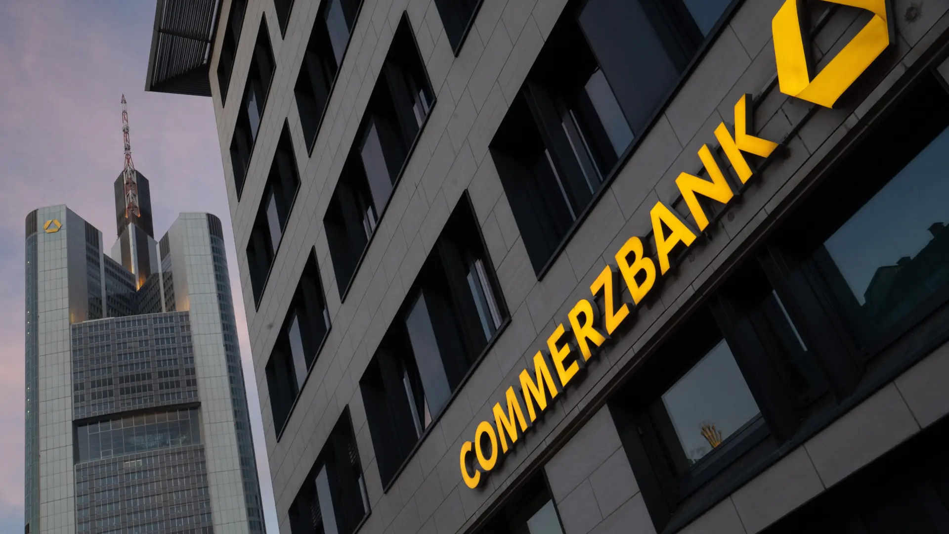 Baile de bancos en Europa: Unicredit lanza una opa de 35.000 millones sobre Commerzbank