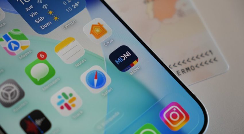 Llevo ya un año con el DNI en el iPhone y desde hoy es tan legal como el físico: esto es lo que puedes (y no) hacer con él
