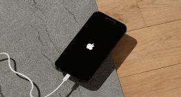 Pasé años quejándome de que el iPhone se encendiese al cargarlo. Hasta que entendí lo importante que es este sistema