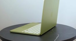 Llevamos una década aceptando que un portátil barato tiene que ser de plástico crujiente y pantalla lavada. Apple acaba de decir 'basta' con el MacBook Neo