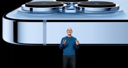 Elon Musk, Sam Altman y otros magnates tech lo tienen claro: el móvil tiene los días contados. Pero Tim Cook no piensa lo mismo