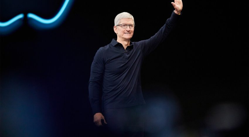 «Esto no es un adiós». Tim Cook se desnuda (emocionalmente) en su despedida como CEO de Apple