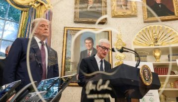 «Me llamó para besarme el culo»: Donald Trump se despide de Tim Cook y asegura que ni Steve Jobs lo habría hecho tan bien