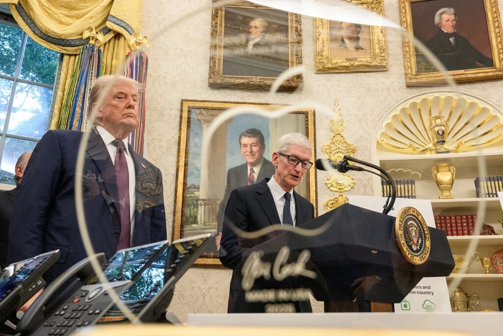 "Me llamó para besarme el culo": Donald Trump se despide de Tim Cook y asegura que ni Steve Jobs lo habría hecho tan bien