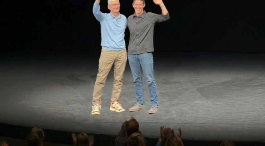 Tim Cook se va, pero no mucho: el plan para seguir en Apple «mucho tiempo» aunque ya no sea el jefe