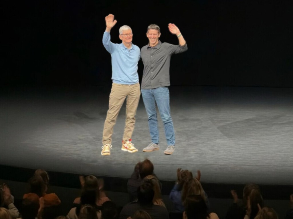 Tim Cook se va, pero no mucho: el plan para seguir en Apple "mucho tiempo" aunque ya no sea el jefe
