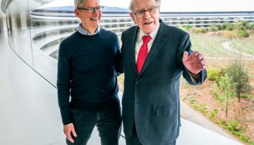Tim Cook recibió un consejo millonario que Steve Jobs había rechazado. El autor de la lección fue Warren Buffett