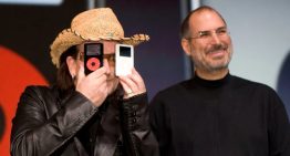 U2 le rogó a Steve Jobs que les pagara con acciones. Jobs les convenció para que trabajaran gratis, y de paso promocionasen una edición especial del iPod