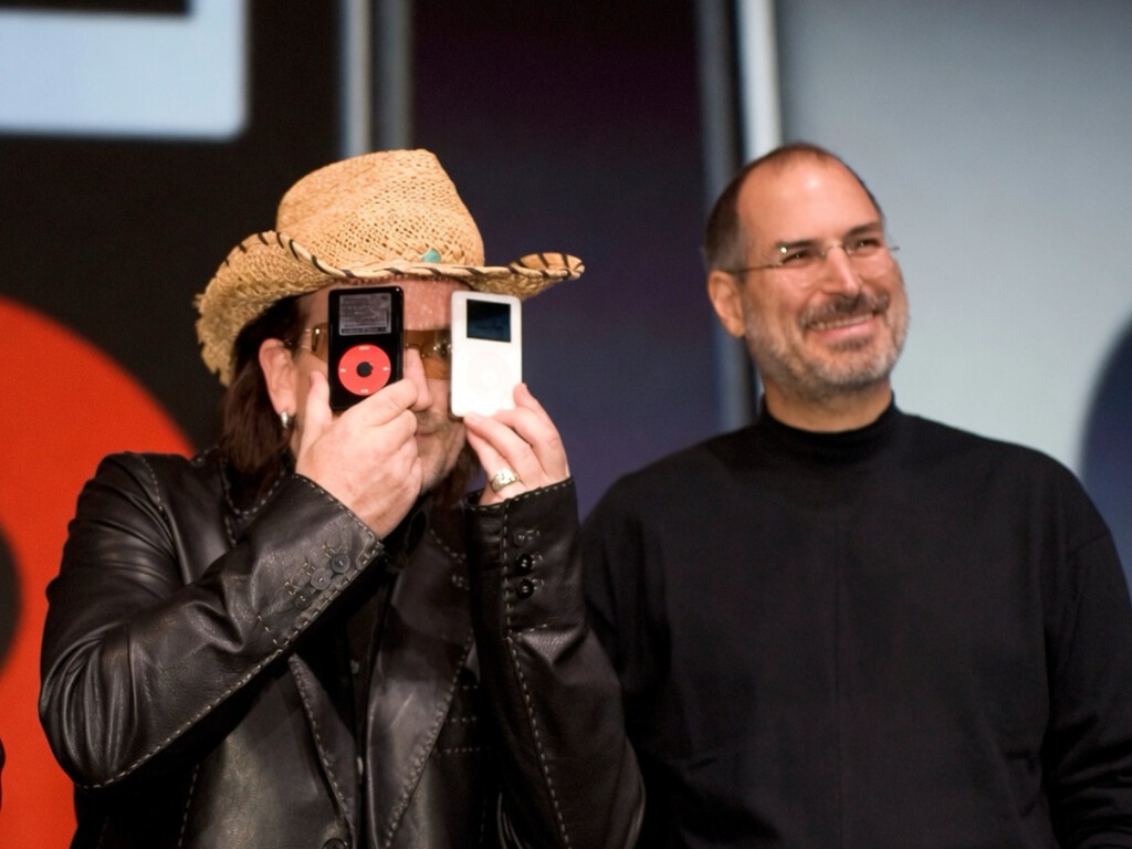 U2 le rogó a Steve Jobs que les pagara con acciones. Jobs les convenció para que trabajaran gratis, y de paso promocionasen una edición especial del iPod 
