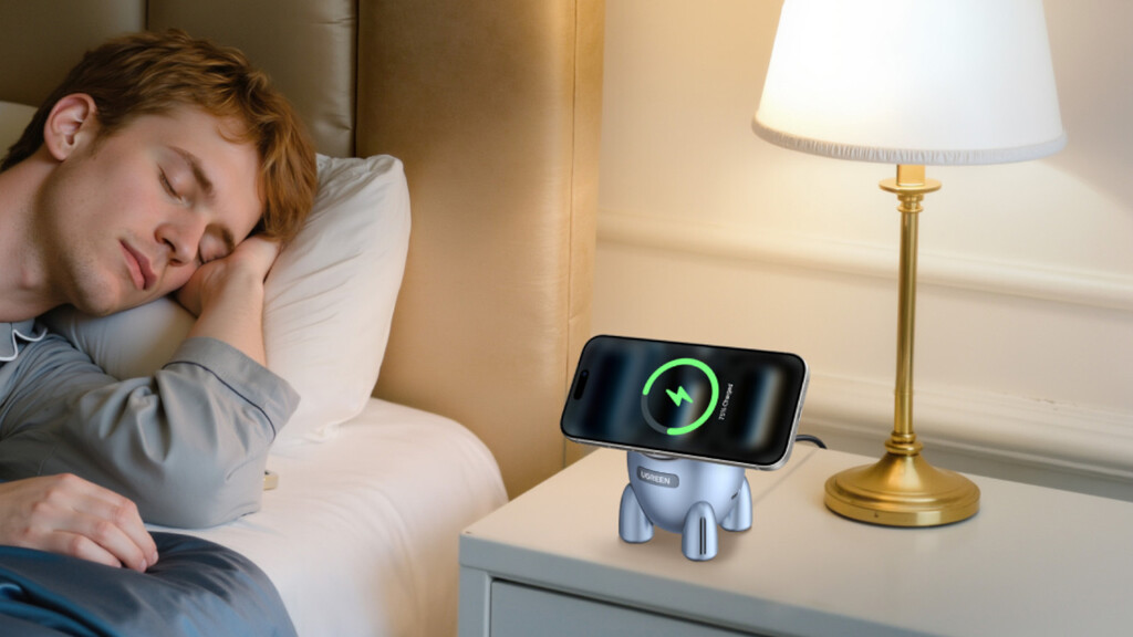 Hay una base de carga para iPhone que parece un cohete. Es de Ugreen y también funciona con AirPods 