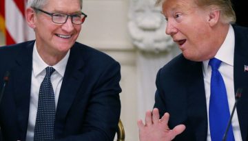 Tim Cook vuelve a hacerlo: visita a Donald Trump después de decirle que le «besaba el trasero»