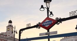 Qué alegría: muy pronto podremos entrar en el metro de Madrid pagando con Apple Pay (y cualquier tarjeta)