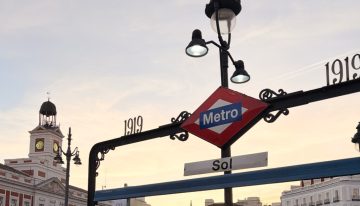 Qué alegría: muy pronto podremos entrar en el metro de Madrid pagando con Apple Pay (y cualquier tarjeta)