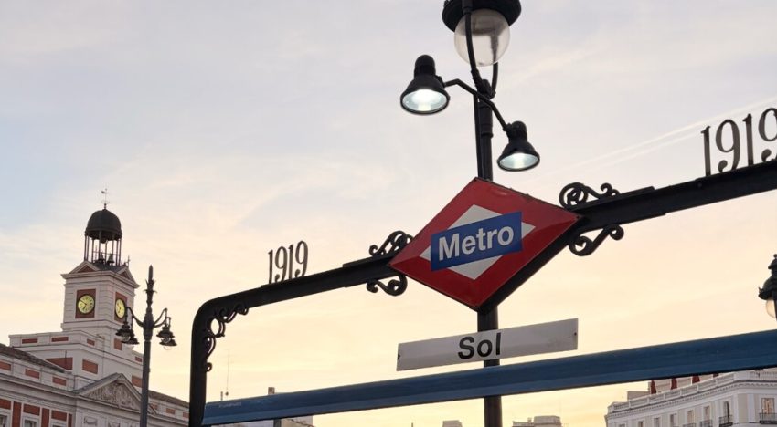 Qué alegría: muy pronto podremos entrar en el metro de Madrid pagando con Apple Pay (y cualquier tarjeta)